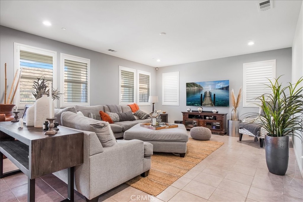 27323 Ardella Place Saugus, CA 91350 - Photo 17 of 52