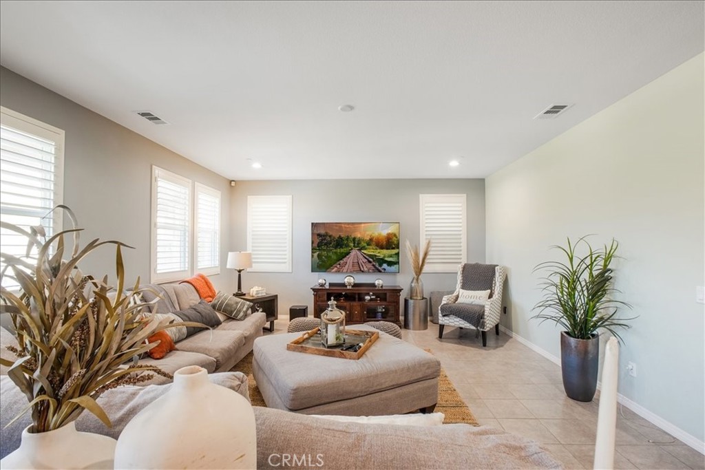 27323 Ardella Place Saugus, CA 91350 - Photo 18 of 52