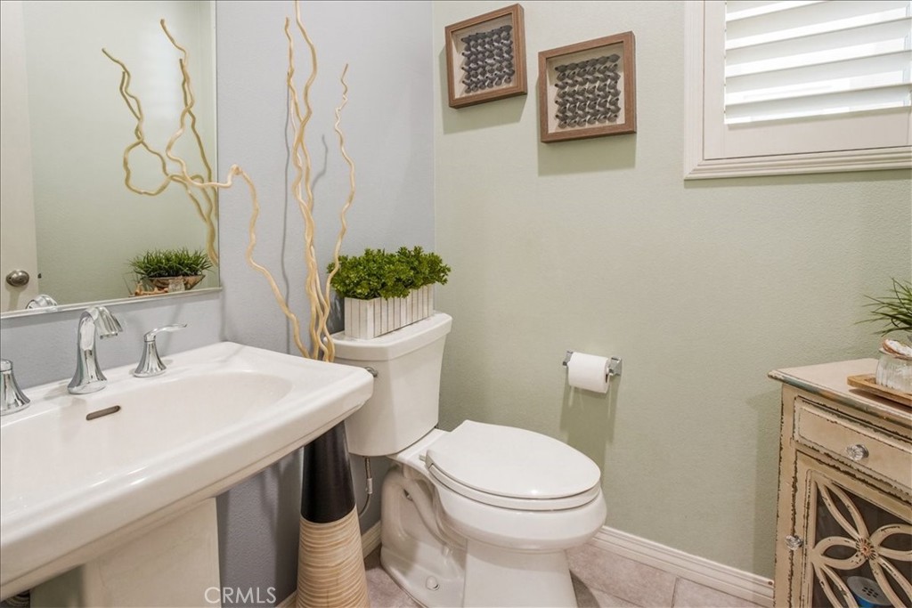 27323 Ardella Place Saugus, CA 91350 - Photo 5 of 52