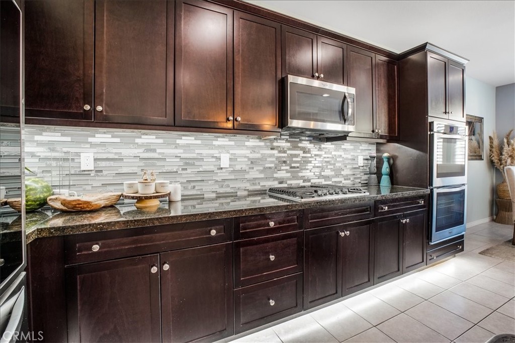 27323 Ardella Place Saugus, CA 91350 - Photo 8 of 52