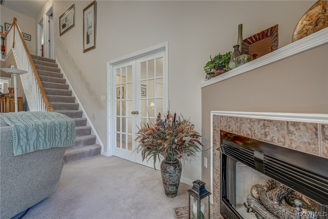1402 Quiet Lake Loop Midlothian, VA 23114 - Photo 25 of 50 a living room with furniture and a potted plant