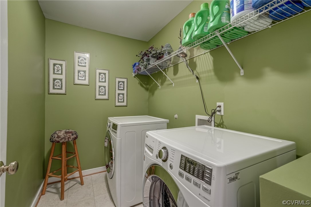1402 Quiet Lake Loop Midlothian, VA 23114 - Photo 33 of 50 a utility room with dryer and washer