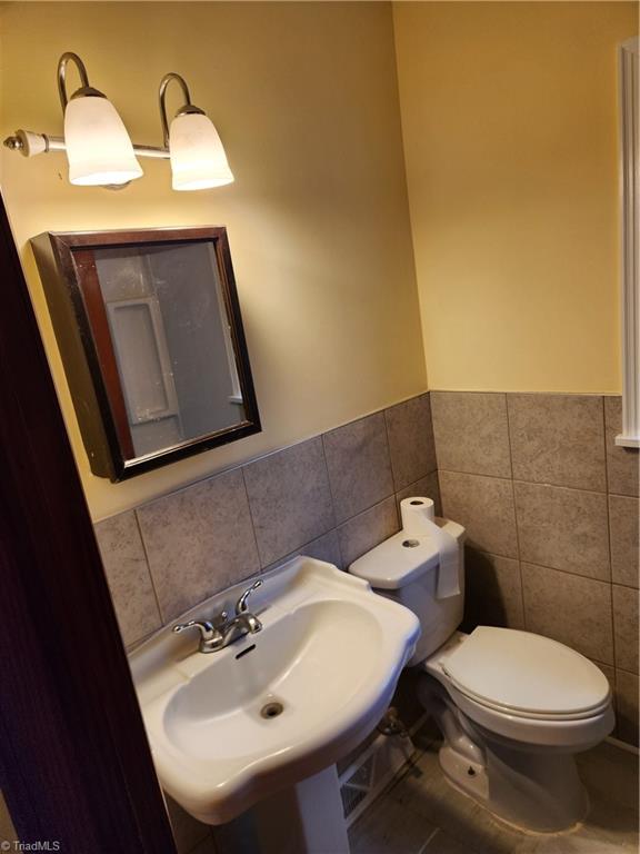 254 Landreth Road Madison, NC 27025 - Photo 12 of 13 Bath