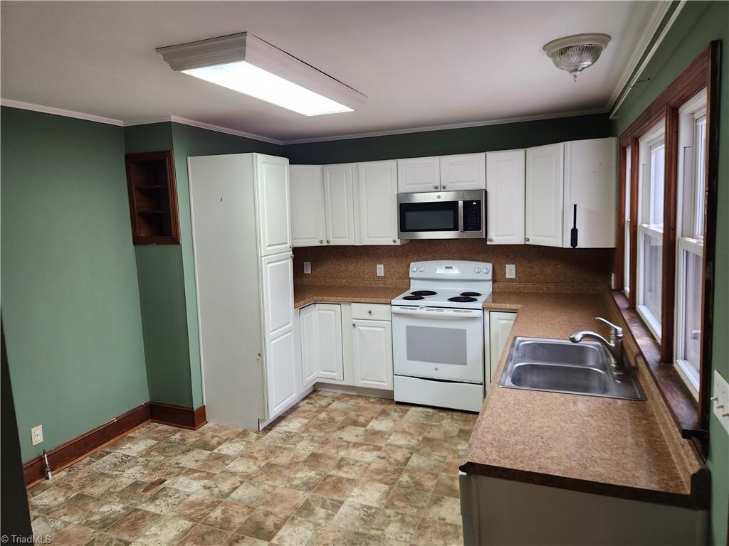 254 Landreth Road Madison, NC 27025 - Photo 7 of 13 Kitchen