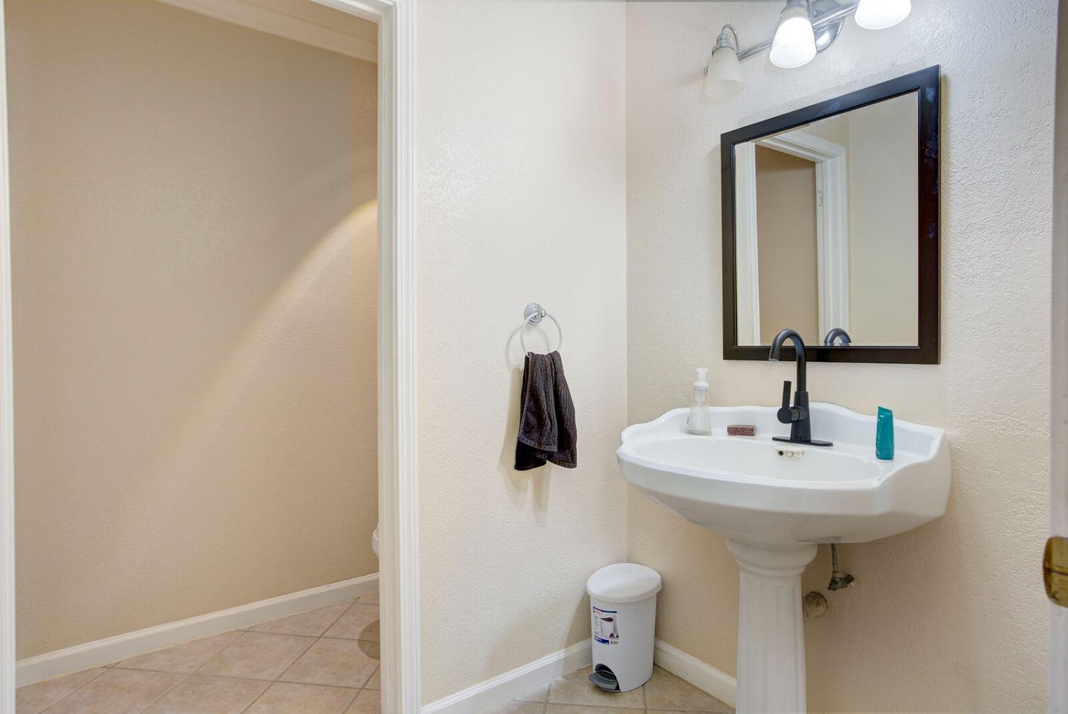 2403 Post Oak Lane Sacramento, CA 95825 - Photo 12 of 32