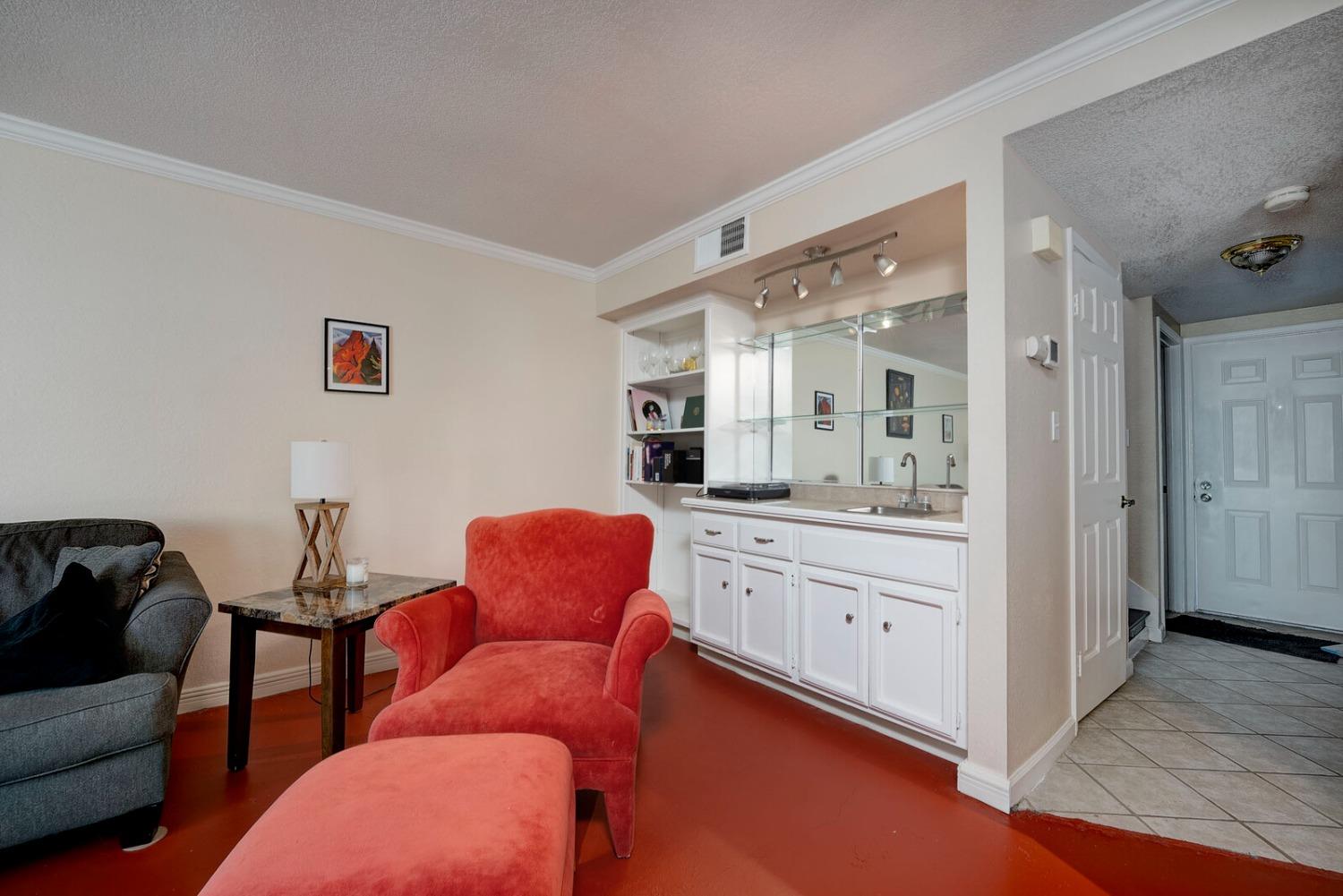 2403 Post Oak Lane Sacramento, CA 95825 - Photo 7 of 32