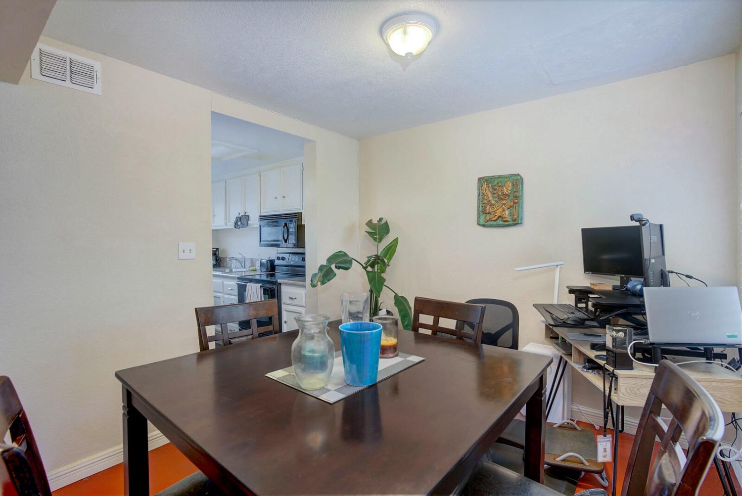 2403 Post Oak Lane Sacramento, CA 95825 - Photo 9 of 32