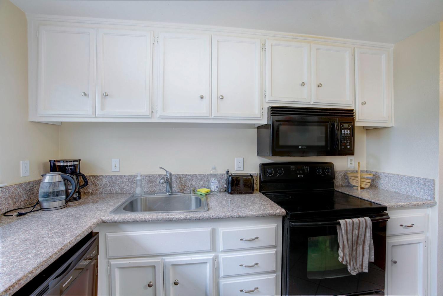 2403 Post Oak Lane Sacramento, CA 95825 - Photo 10 of 32