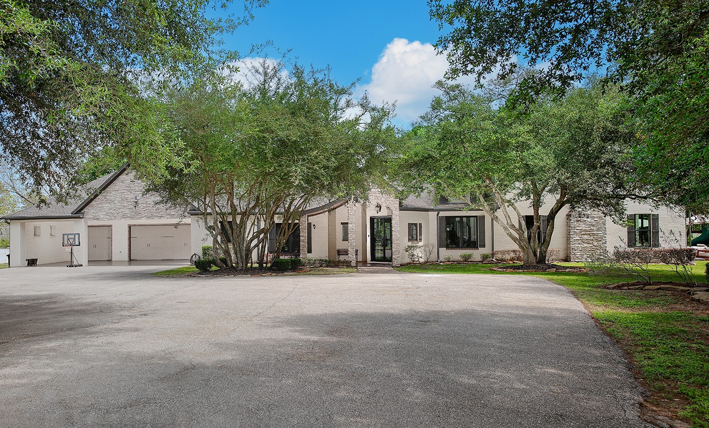 10989 Spell Road Tomball, TX 77375 - Photo 3 of 49