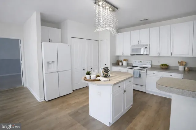 $375,000 | 400 Symphony Circle, Unit 422H, Cockeysville, MD 21030