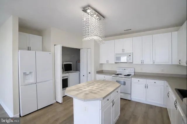 $375,000 | 400 Symphony Circle, Unit 422H, Cockeysville, MD 21030