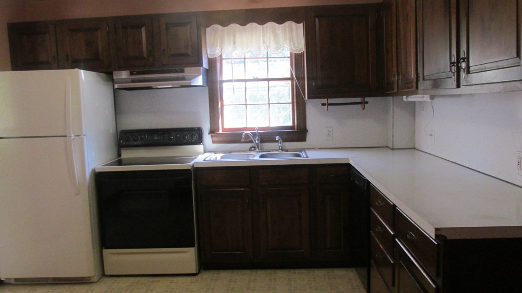 107 Thompson Road Weymouth, MA 02191 - Photo 3 of 15
