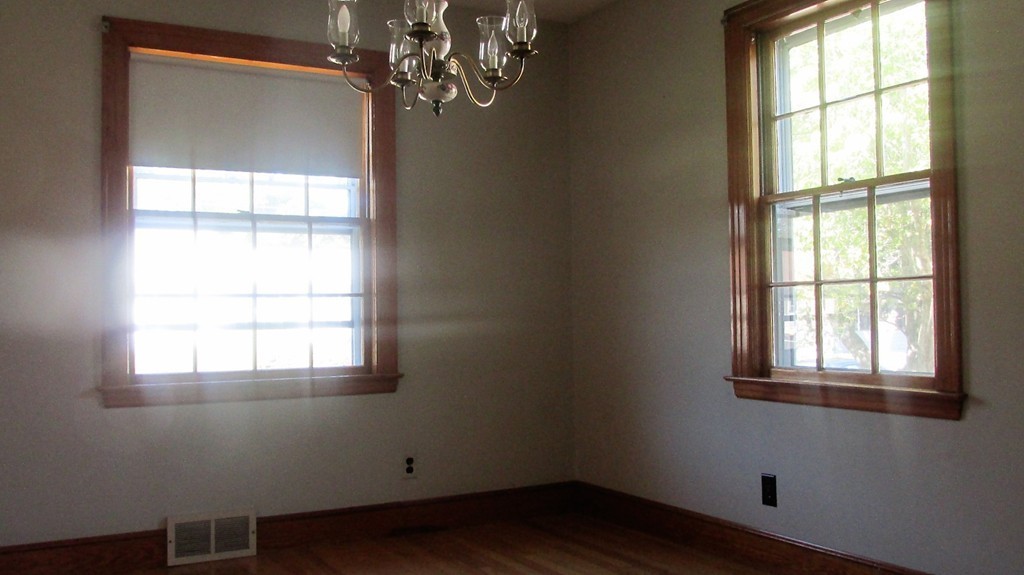 107 Thompson Road Weymouth, MA 02191 - Photo 5 of 15
