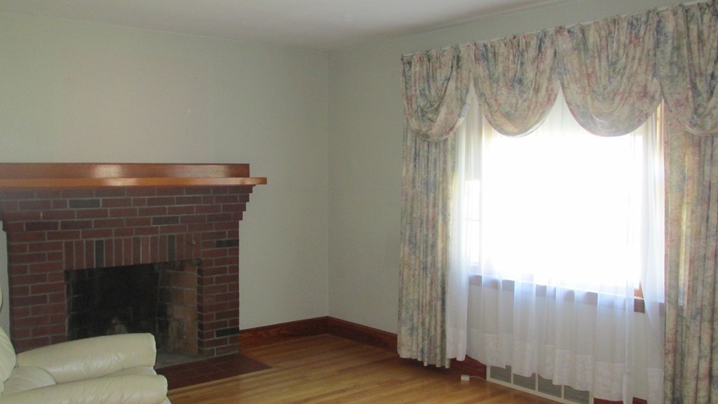 107 Thompson Road Weymouth, MA 02191 - Photo 7 of 15