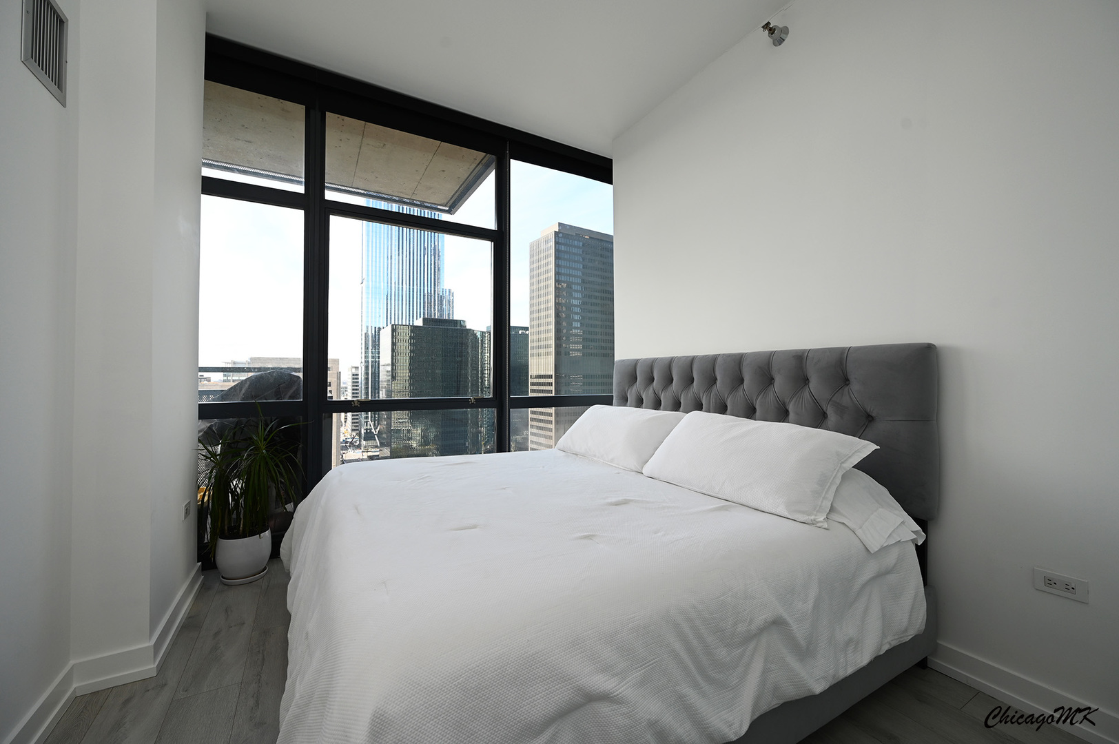 235 West Van Buren Street, Unit 2213 Chicago, IL 60607 - Photo 15 of 31 a bedroom with a bed and a large window