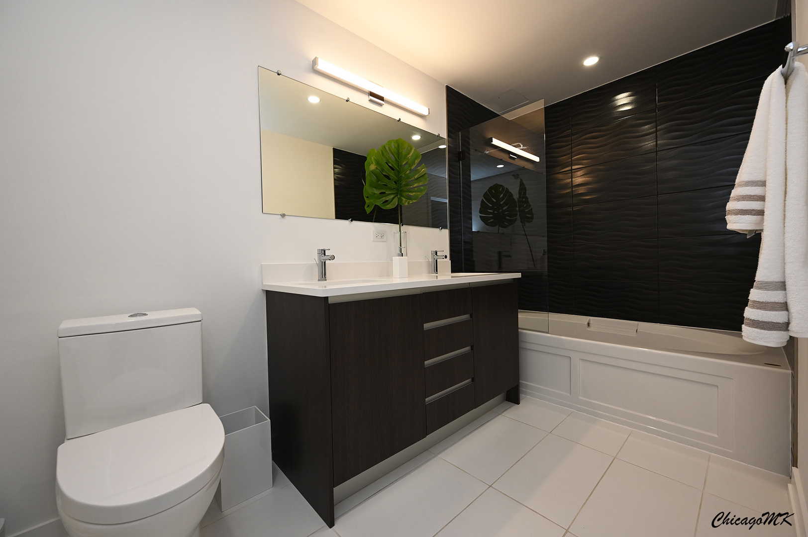 235 West Van Buren Street, Unit 2213 Chicago, IL 60607 - Photo 17 of 31 a bathroom with a toilet a sink and mirror