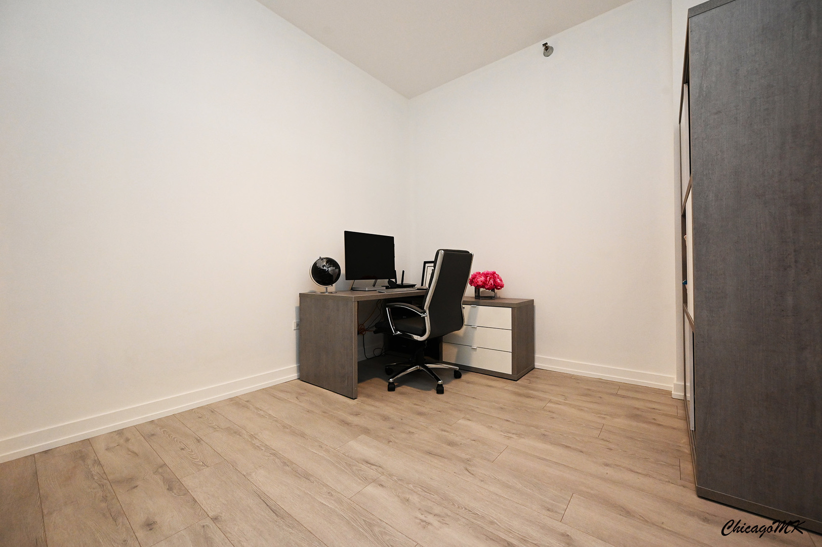 235 West Van Buren Street, Unit 2213 Chicago, IL 60607 - Photo 18 of 31 a view of a workspace with furniture