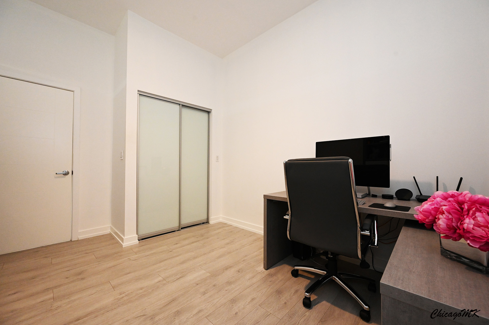 235 West Van Buren Street, Unit 2213 Chicago, IL 60607 - Photo 19 of 31 a view of a workspace with furniture and wooden floor