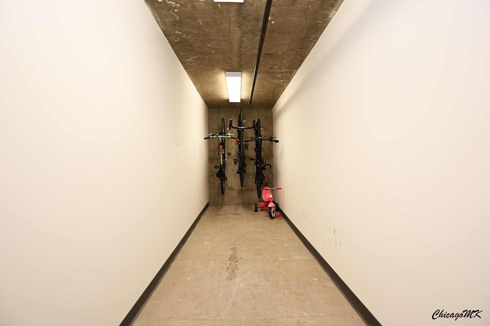 235 West Van Buren Street, Unit 2213 Chicago, IL 60607 - Photo 26 of 31 a view of entryway