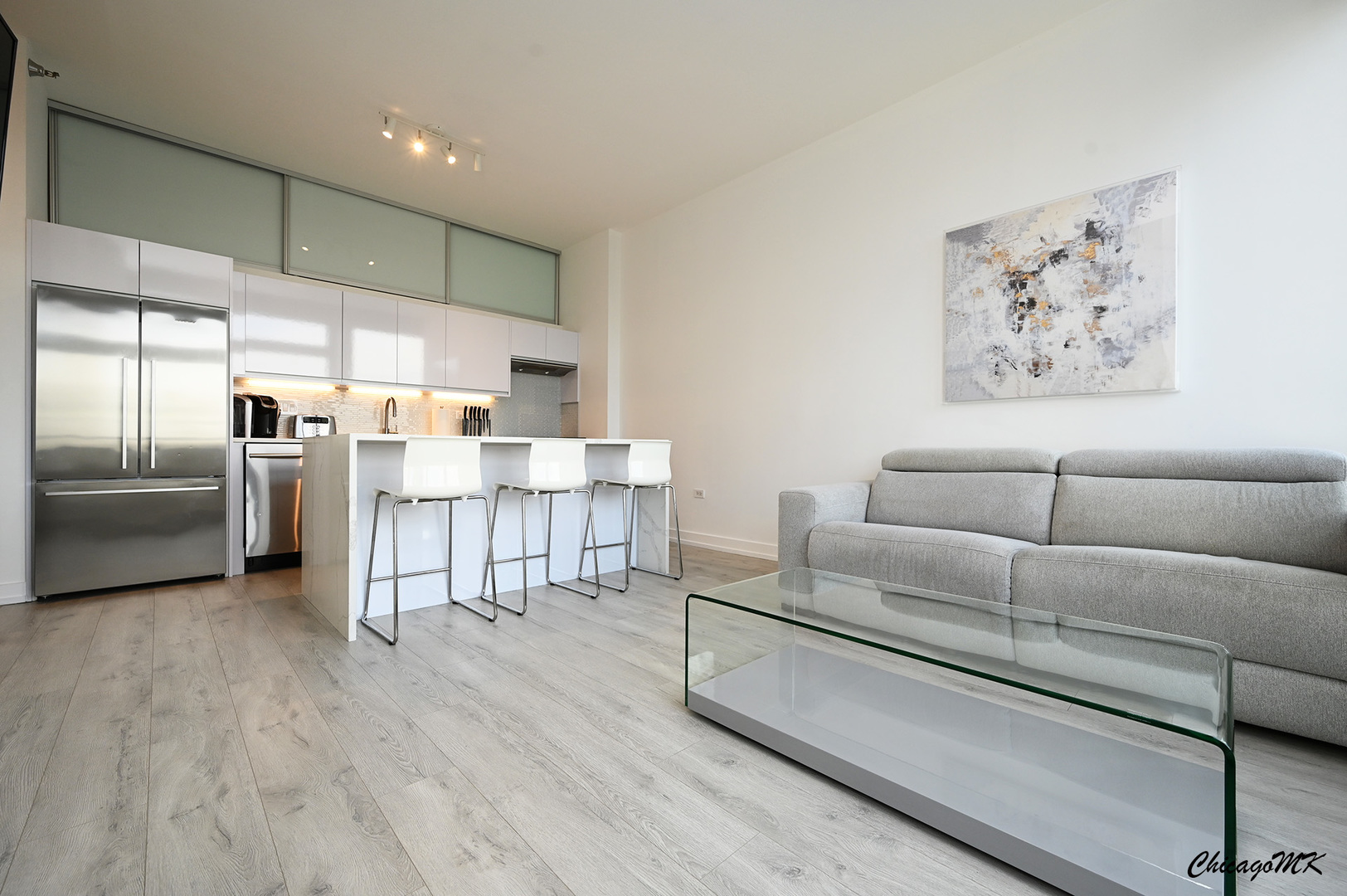 235 West Van Buren Street, Unit 2213 Chicago, IL 60607 - Photo 6 of 31 a living room with furniture and kitchen view