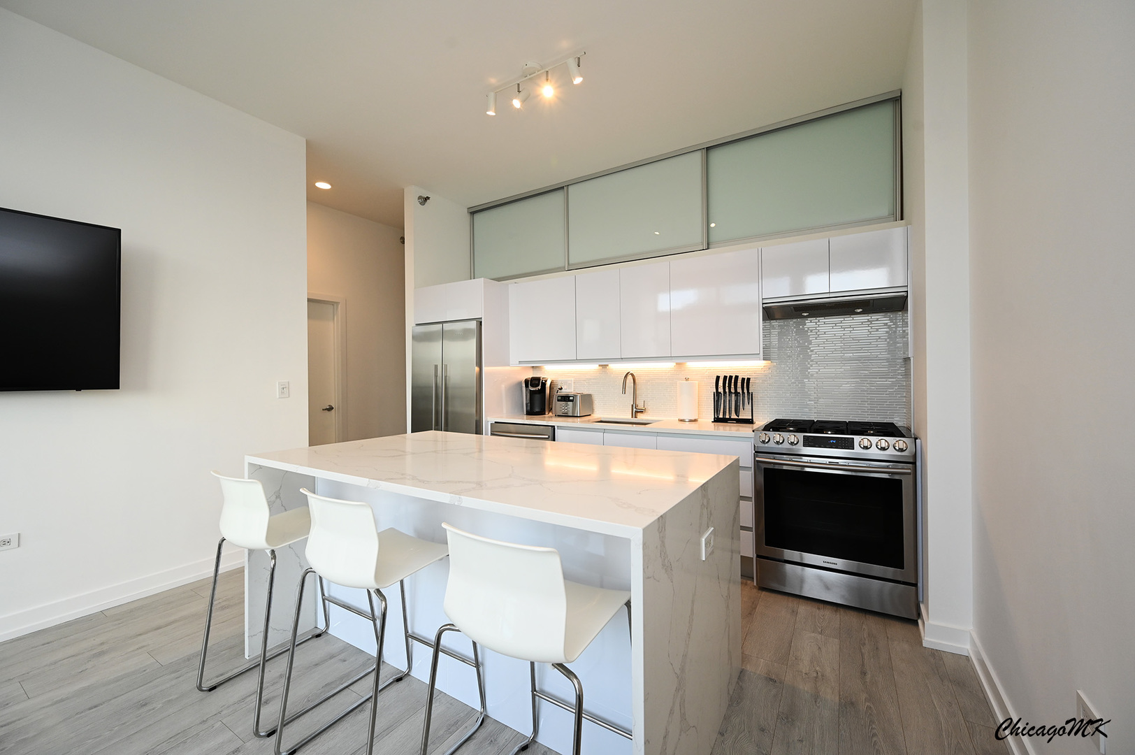 235 West Van Buren Street, Unit 2213 Chicago, IL 60607 - Photo 9 of 31 a kitchen with stainless steel appliances granite countertop a sink stove and refrigerator