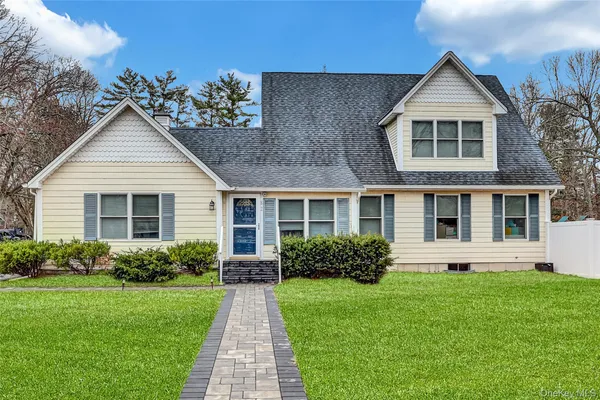 $849,999 | 82 Southaven Avenue, Medford, NY 11763