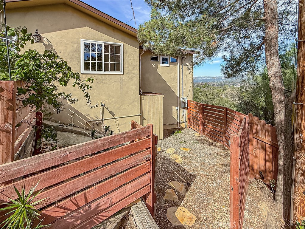 1059 Alta Vista Road Simi Valley, CA 93063 - Photo 28 of 30