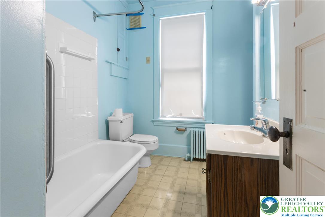 325 West Center Street Nazareth, PA 18064 - Photo 21 of 44