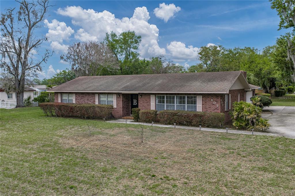 609 West Pipkin Road Lakeland, FL 33813 - Photo 65 of 72 a front view of a house with a garden