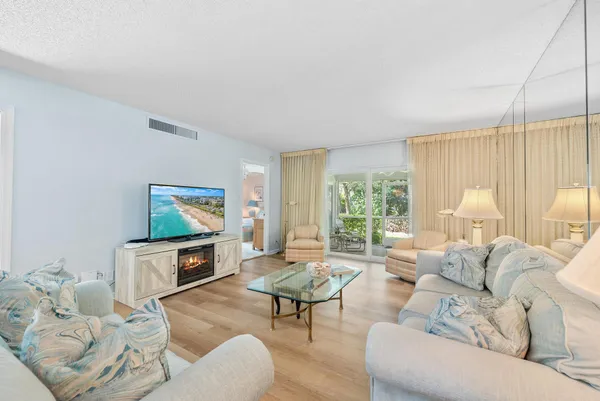 $525,000 | 1262 Sugar Sands Boulevard, Unit 126, Singer Island, FL 33404