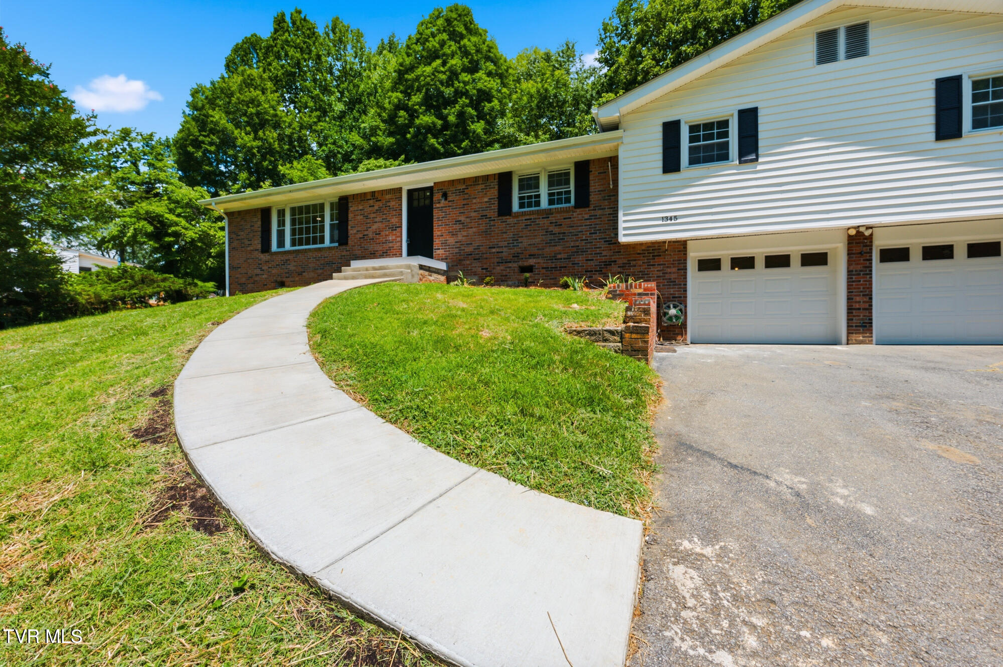 1345 King College Road Bristol, TN 37620 - Photo 5 of 42 DSC_0107