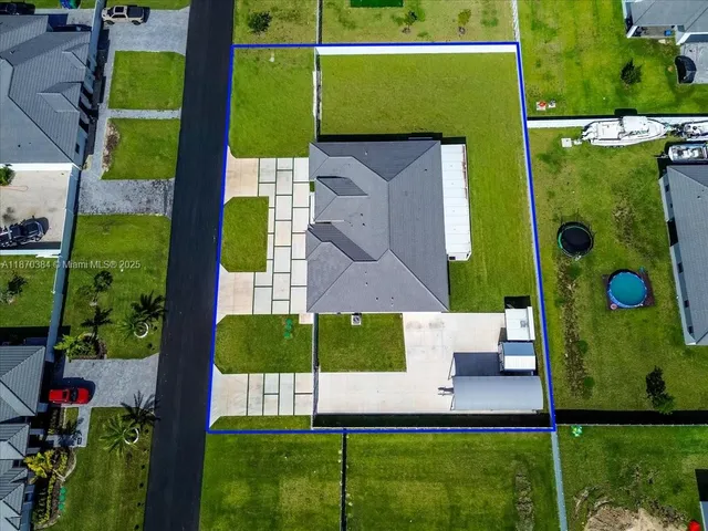 a view of an outdoor space