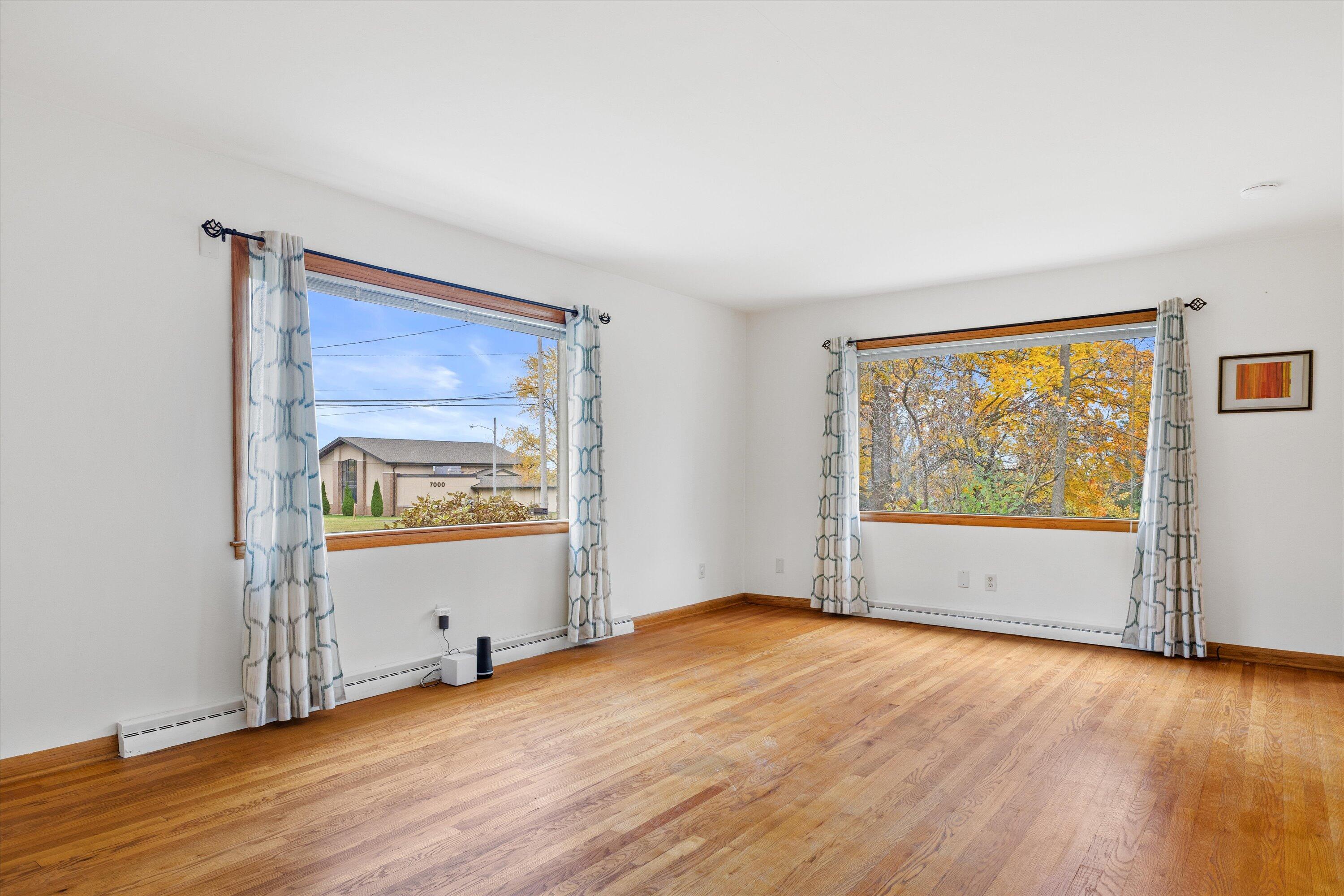 7043 North 107th Street Milwaukee, WI 53224 - Photo 6 of 55 Living Room