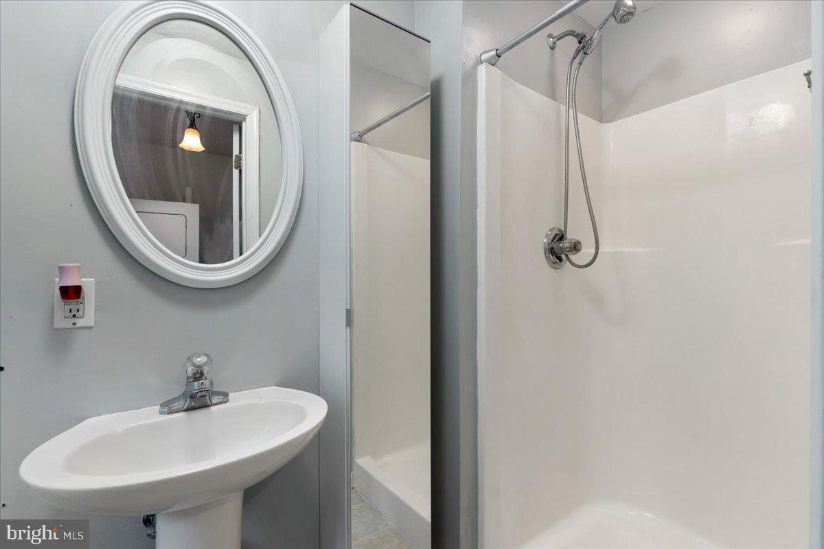 1100 Plum Point Road Huntingtown, MD 20639 - Photo 37 of 52 BATH