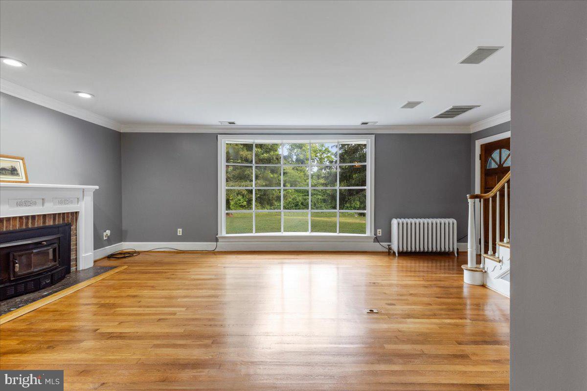 1100 Plum Point Road Huntingtown, MD 20639 - Photo 7 of 52 LIVING ROOM