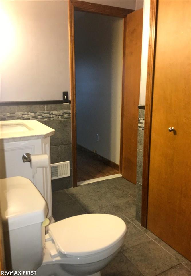 20700 Dunham Road Clinton Township, MI 48038 - Photo 25 of 36 31315989-24.JPG