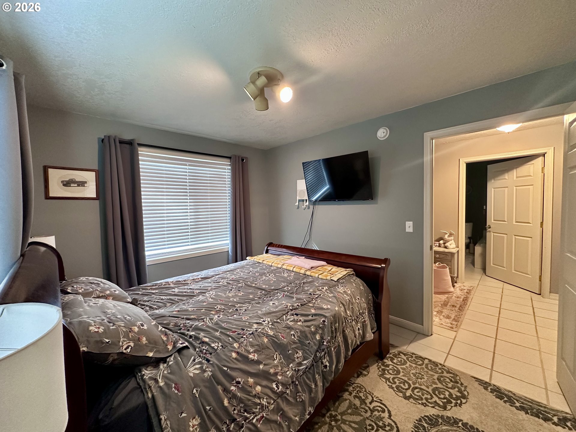 169 West Chestnut Street Union, OR 97883 - Photo 20 of 35 a bedroom with a bed and a flat tv screen