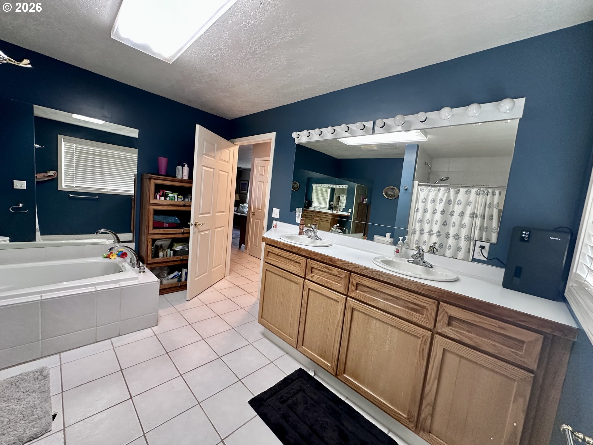 169 West Chestnut Street Union, OR 97883 - Photo 27 of 35 a spacious bathroom with a double vanity sink mirror and bathtub