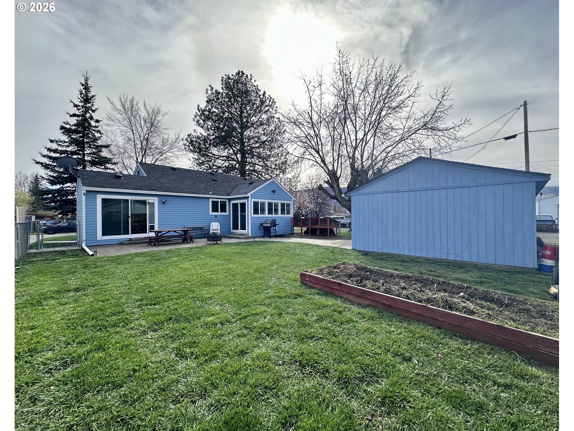 169 West Chestnut Street Union, OR 97883 - Photo 31 of 35 a view of a yard in front of a house with large tree