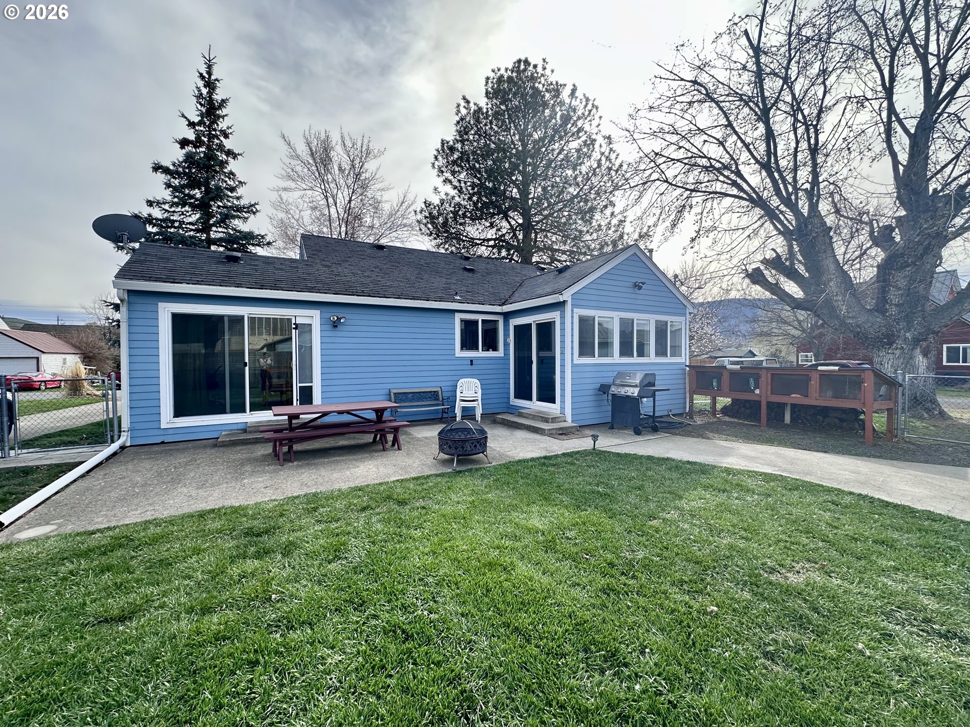 169 West Chestnut Street Union, OR 97883 - Photo 32 of 35 a view of a house with a patio and a yard