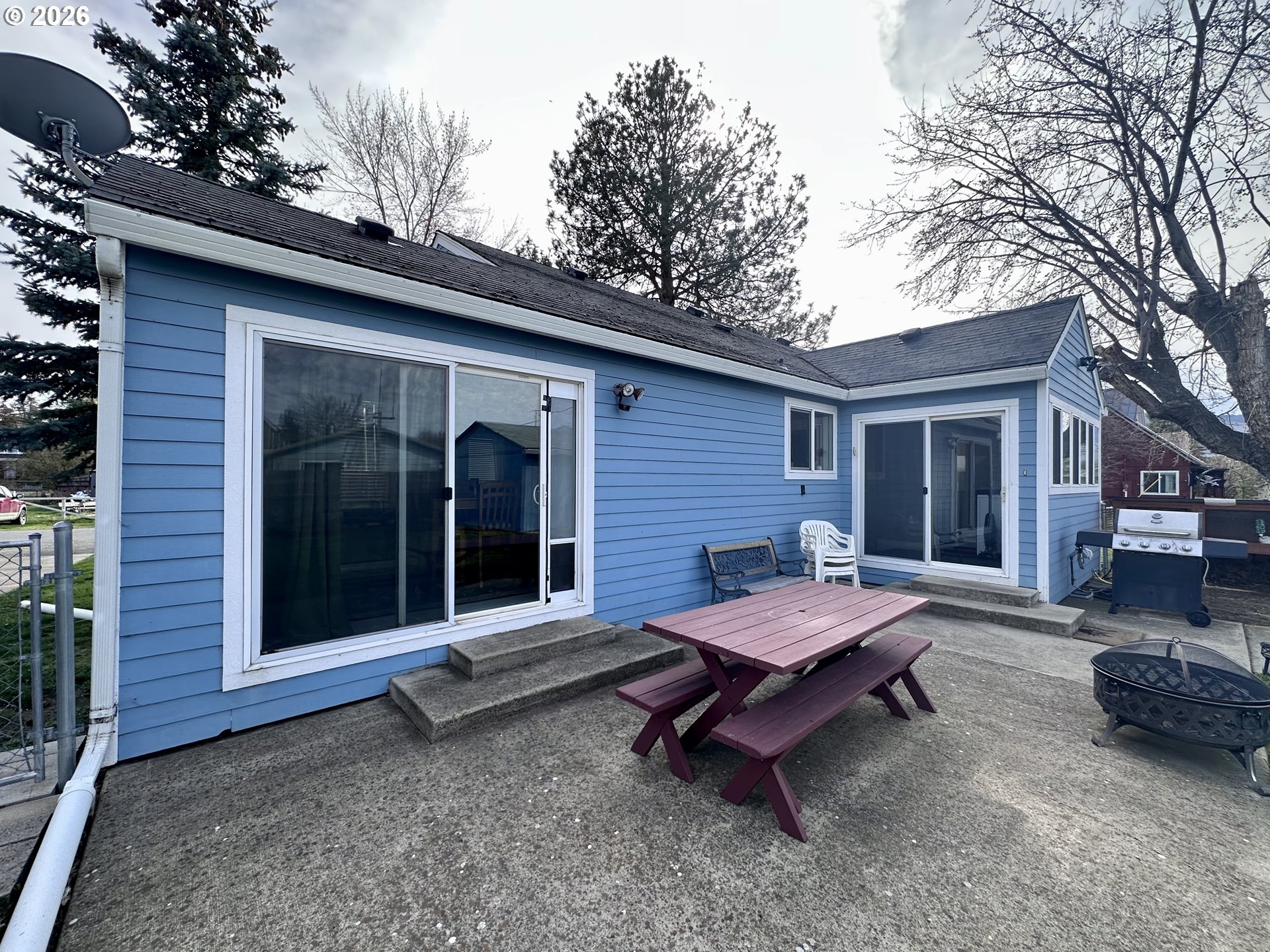 169 West Chestnut Street Union, OR 97883 - Photo 34 of 35 a view of a backyard with a patio and outdoor seating