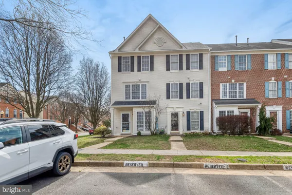 $570,000 | 42847 Pilgrim Square, Chantilly, VA 20152