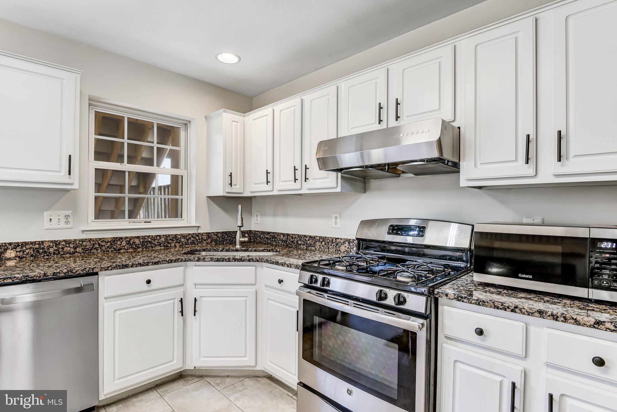 42847 Pilgrim Square Chantilly, VA 20152 - Photo 11 of 34 Modern kitchen with sleek finishes.
