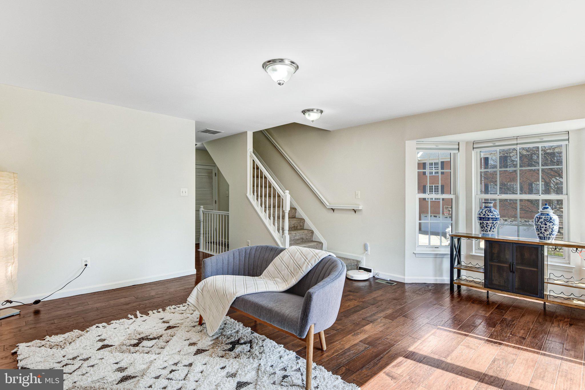 42847 Pilgrim Square Chantilly, VA 20152 - Photo 20 of 34 Bright and inviting living space.
