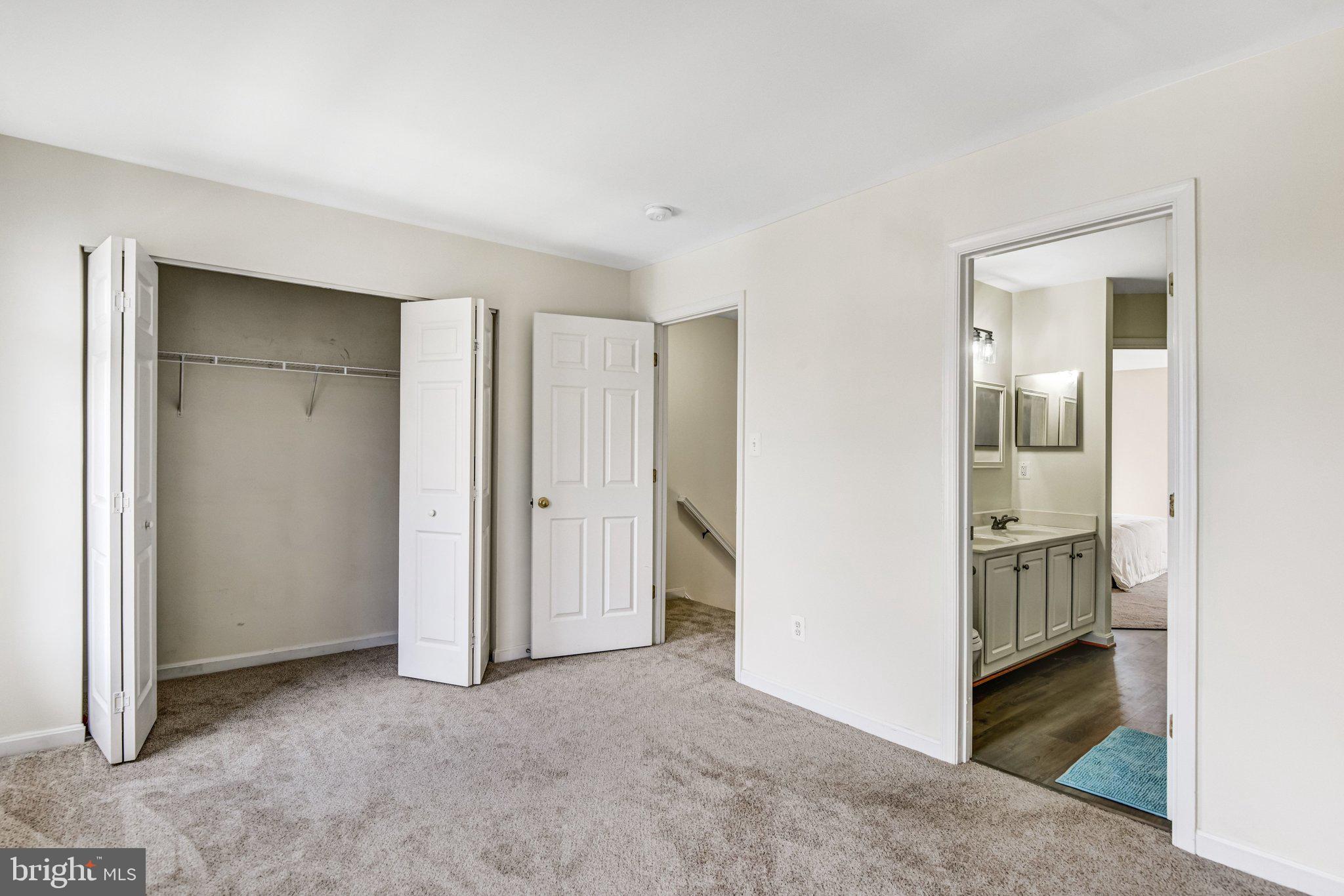 42847 Pilgrim Square Chantilly, VA 20152 - Photo 23 of 34 Spacious room with versatile layout.
