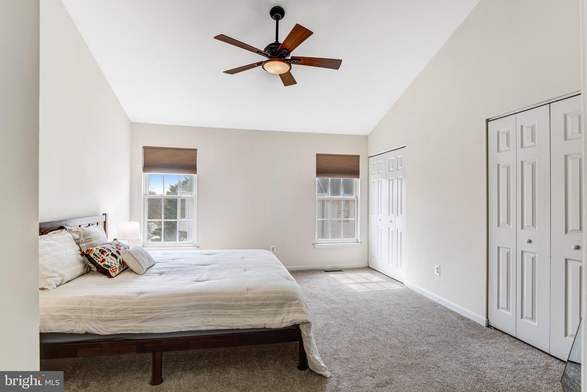 42847 Pilgrim Square Chantilly, VA 20152 - Photo 26 of 34 Spacious bedroom with vaulted ceiling.