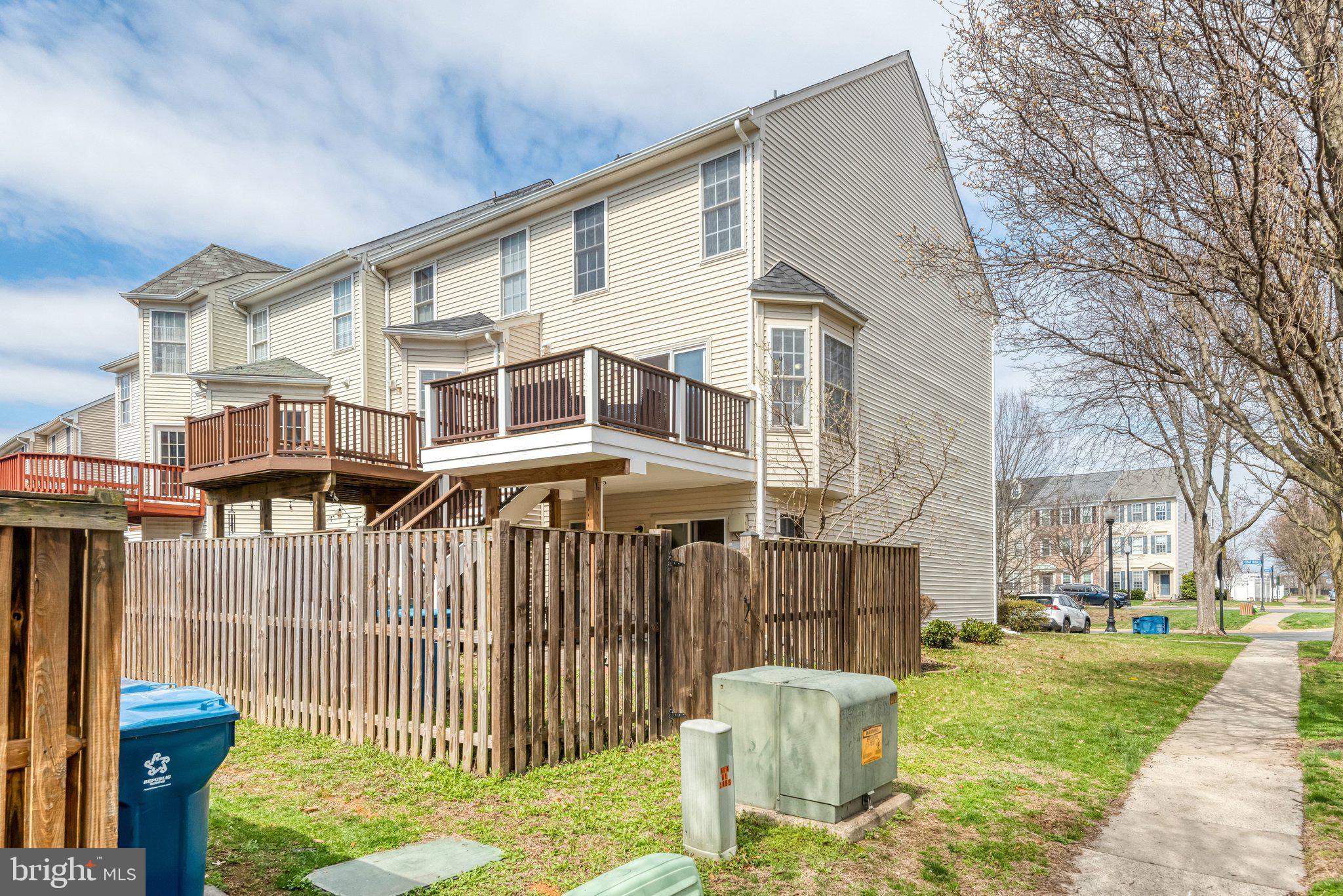 42847 Pilgrim Square Chantilly, VA 20152 - Photo 30 of 34 Charming townhouse with private yard.