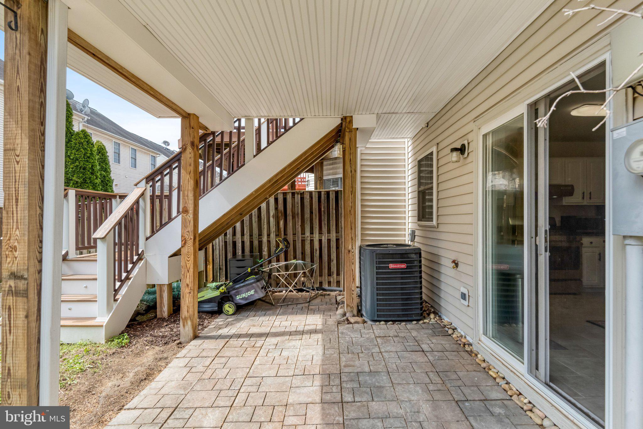 42847 Pilgrim Square Chantilly, VA 20152 - Photo 32 of 34 Charming outdoor space with potential.