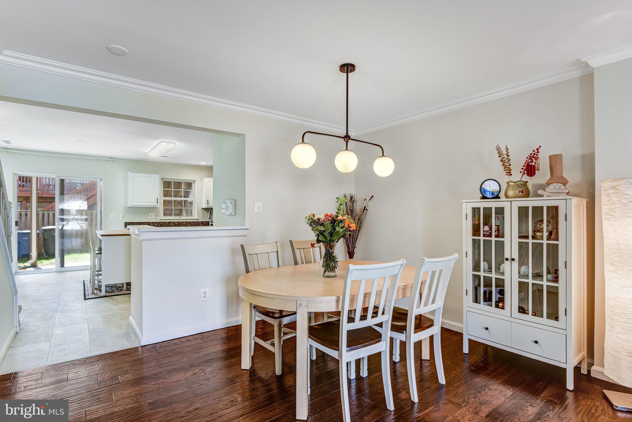 42847 Pilgrim Square Chantilly, VA 20152 - Photo 7 of 34 Bright dining space with modern charm.