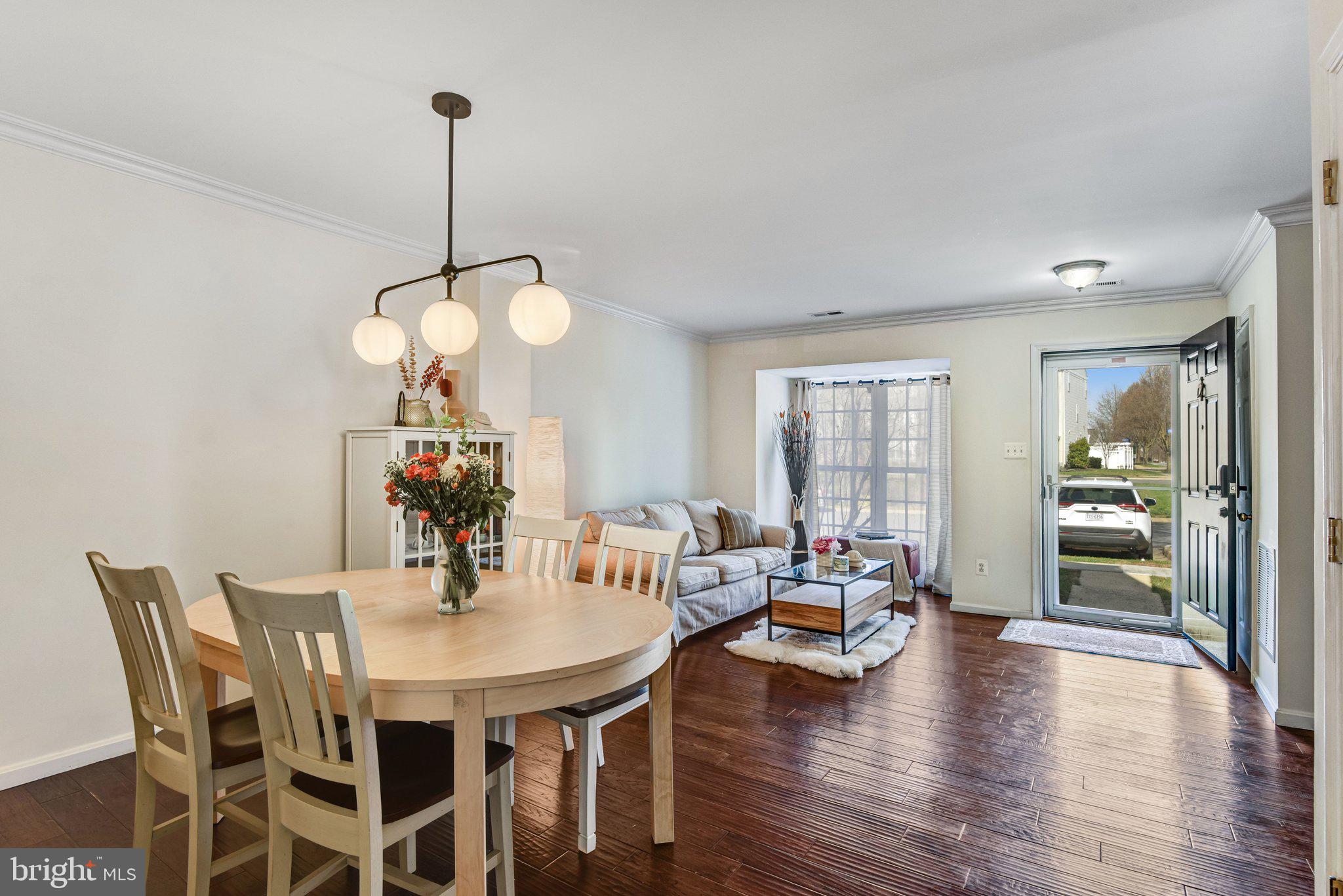 42847 Pilgrim Square Chantilly, VA 20152 - Photo 8 of 34 Inviting space with natural light.